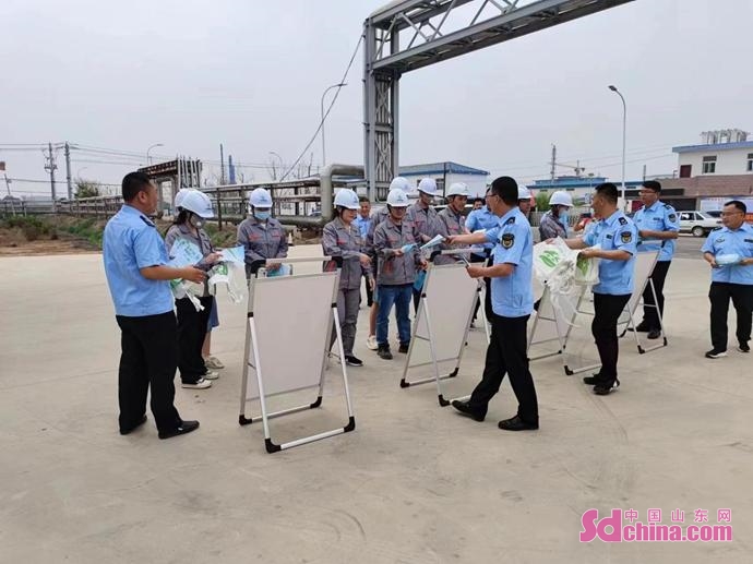 开云 开云体育官网菏泽市多措并举推进“安全生产月”宣传咨询日活动(图2)