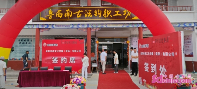 开云体育 开云平台鲁西新区马岭岗镇鲁西南古法钩织工坊：助力菏泽手工钩织产业发展(图1)