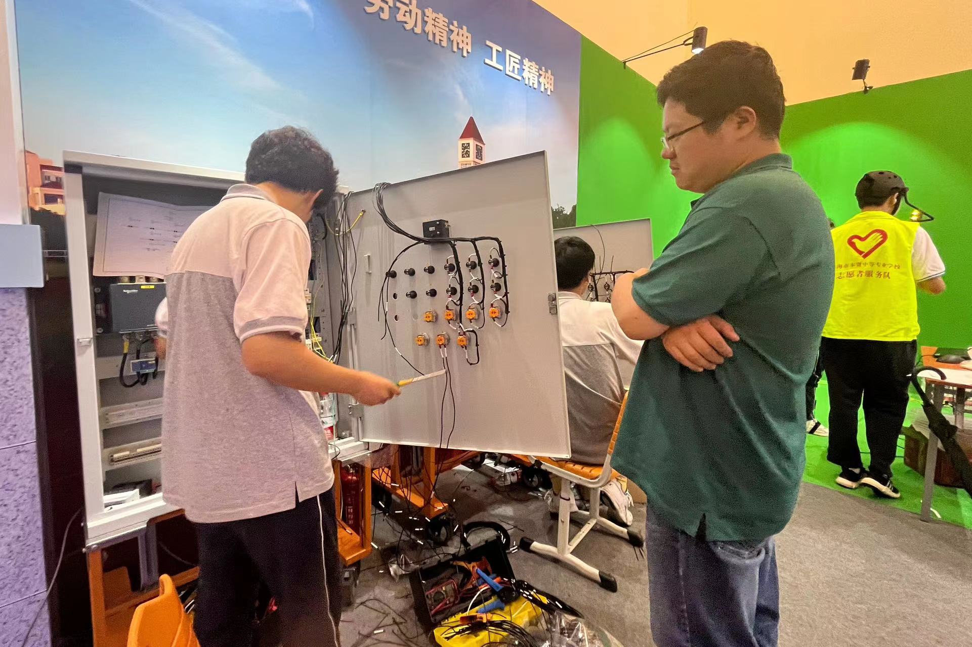 开云体育 开云平台“工业机器人”等中本贯通、中高职贯通教育成热门(图2)