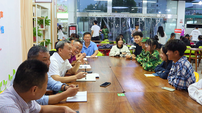 开云 开云体育平台倾听你的心声 诉说你的烦恼安庆职业技术学院开展领导与你面对面活动(图5)