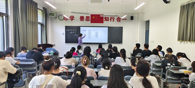 郑州财经学院网络安全宣开云APP 开云官网入口传周 e言e行见素养e点e滴筑安全(图2)
