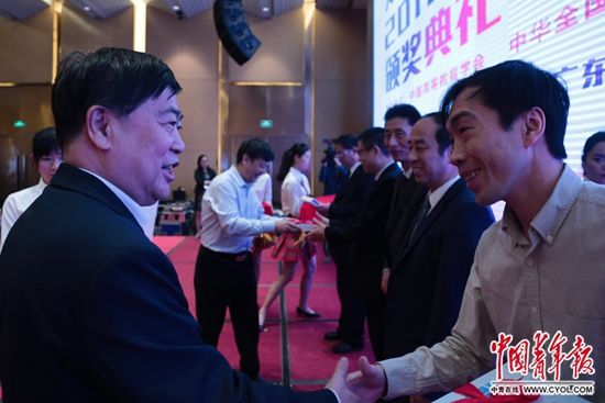 开云体育 Kaiyun.com 官网入口关心学生成长成才做学生喜爱的大学校长(图1)
